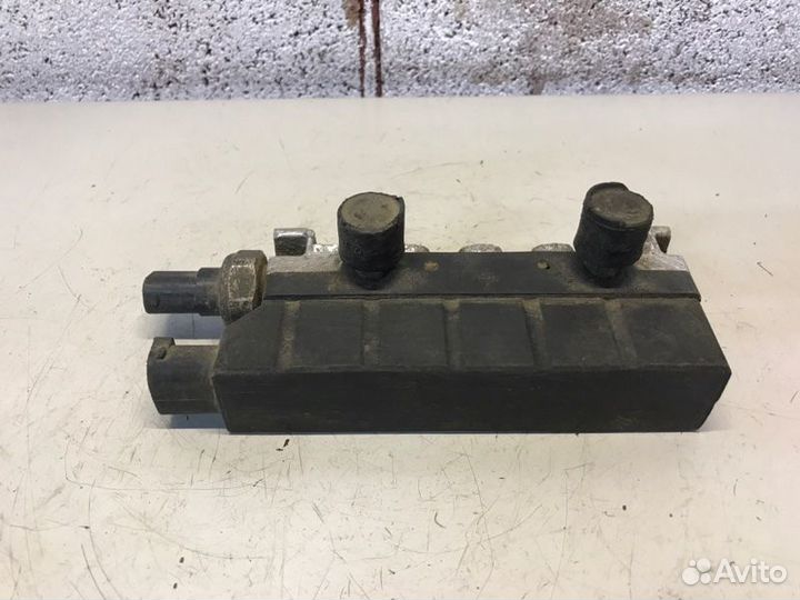 Блок клапанов пневмоподвески Mercedes-Benz S-Class