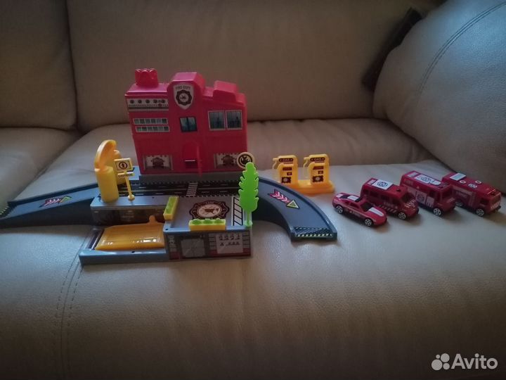 Пожарная станция игрушка