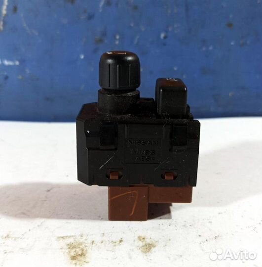 Кнопка регулировки зеркала Infiniti Ex J50 2.5