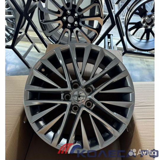 Диски R18 на Toyota Lexus