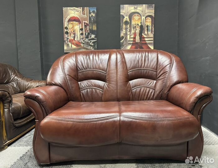 Кожаный диван