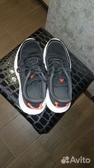 Кроссовки adidas