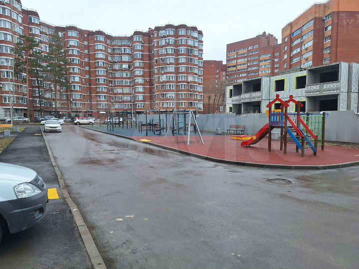 Квартира-студия, 76 м², 1/8 эт.