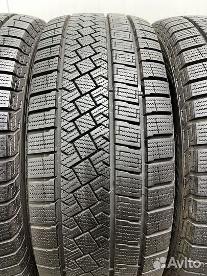 Pirelli Ice Zero 215/45 R17 91H