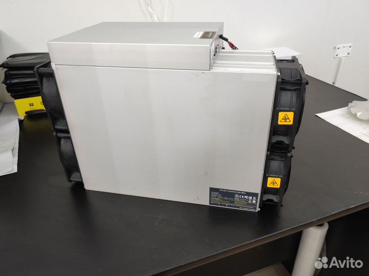 Asic майнер Bitmain Antminer S19