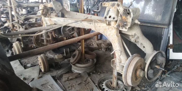 Балка подвески задняя Volkswagen Golf 3