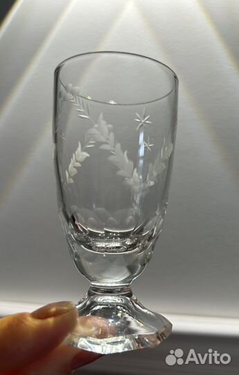 Набор старинных бокалов и рюмок