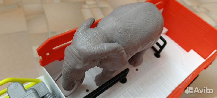 Машинка Matchbox “Спасение слона”