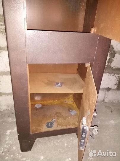 Сейф металлический