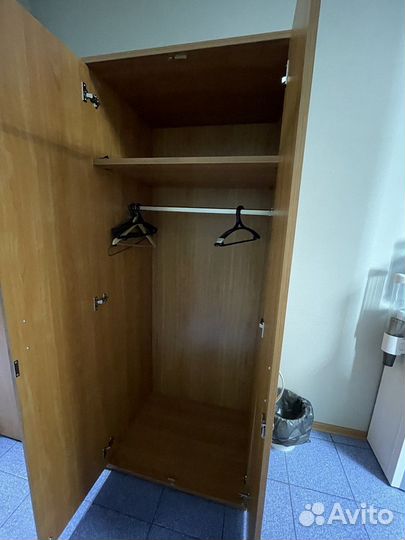 Офисный шкаф для одежды