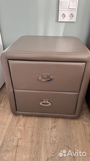 Тумба прикроватная