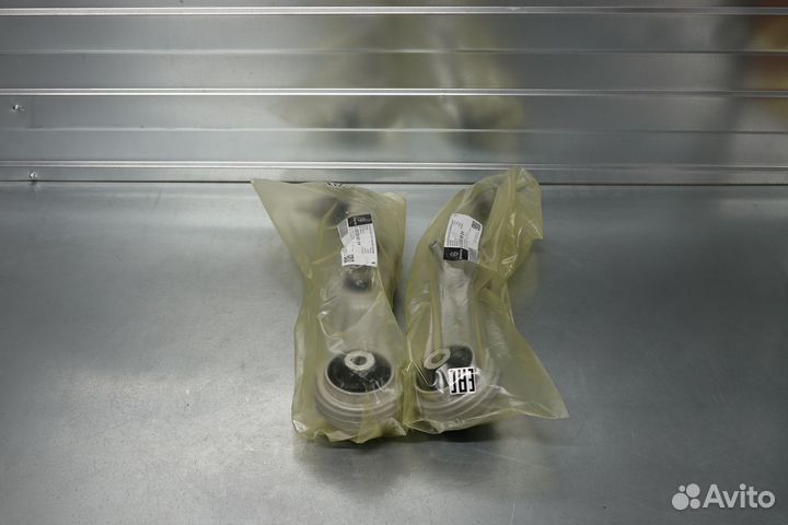 Рычаг передний левый поперечный