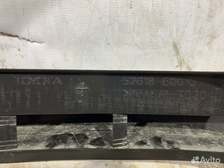 Наполнитель переднего бампера Toyota Land Cruiser