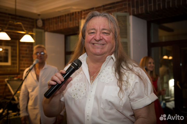 Ведущий на праздник