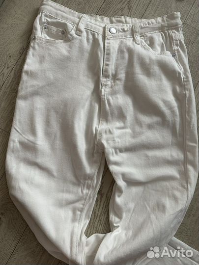 Белые джинсы