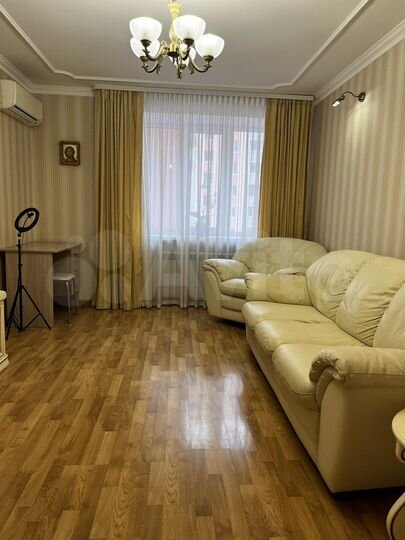 2-к. квартира, 74 м², 4/10 эт.