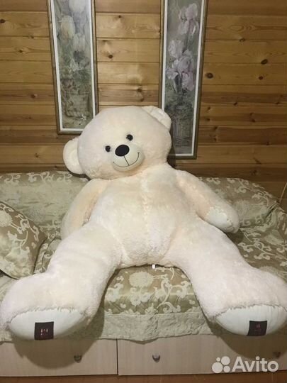 Огромный плюшевый медведь