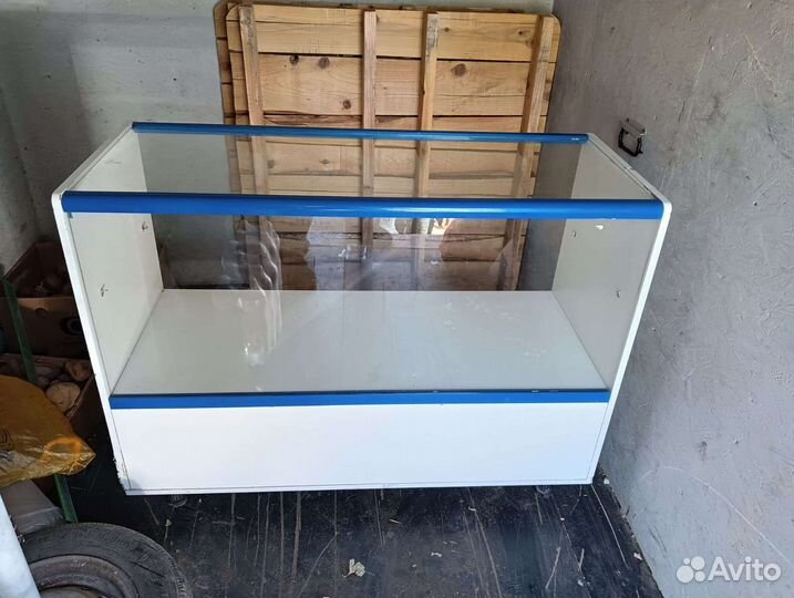 Витрина стеклянная
