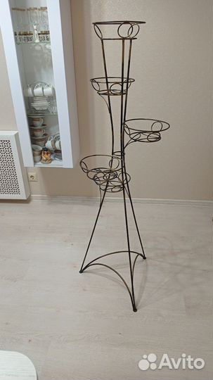 Подставка для цветов напольная металлическая