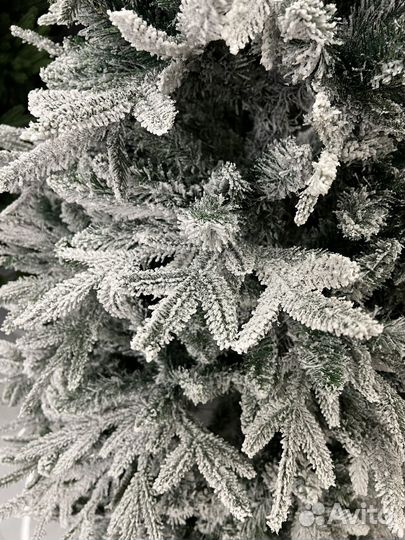 Ель искусственная заснеженная