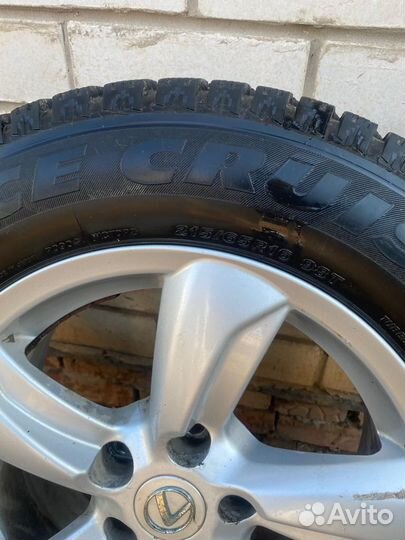 Bridgestone Ice Cruiser 7000 215/65 R16