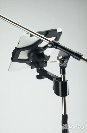 K&M 19722-000-55 держатель iPad на микрофон.стойку