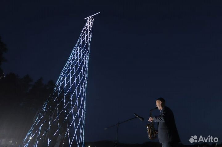 Саксофонист на праздник