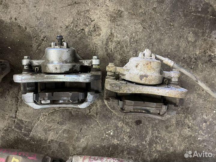 Суппорт передний правый/левый Kia Rio 2011-2017