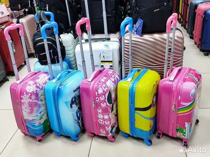 Детский чемодан на колесиках