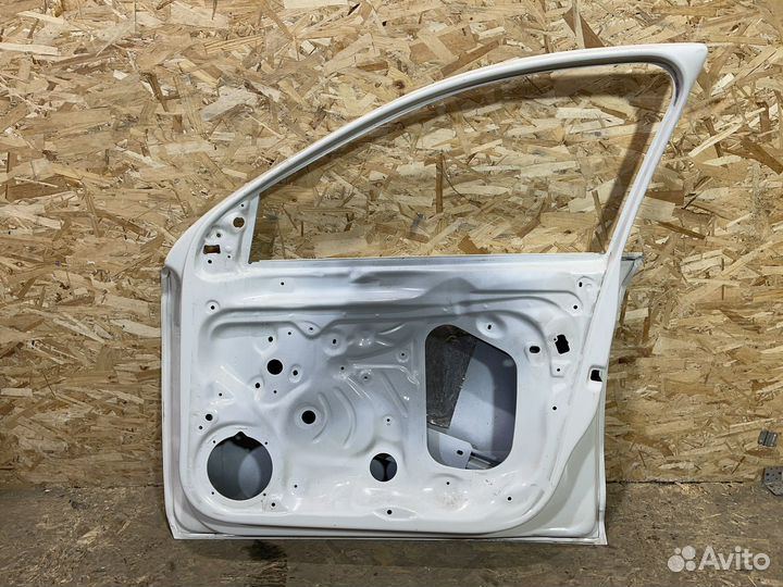 Дверь передняя правая Skoda Rapid 1 / VW Polo 6
