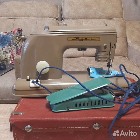 Продам швейную машинку