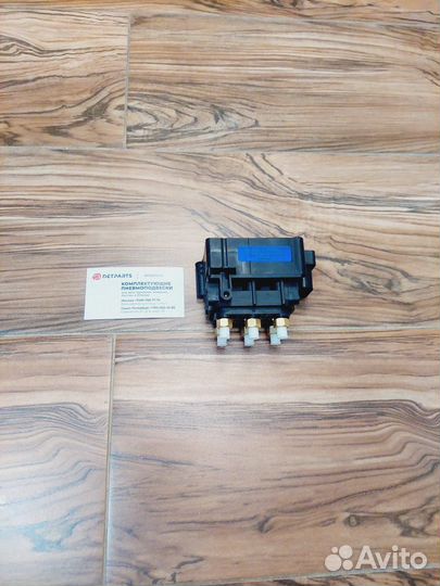 Блок клапанов пневмоподвески audi Q7