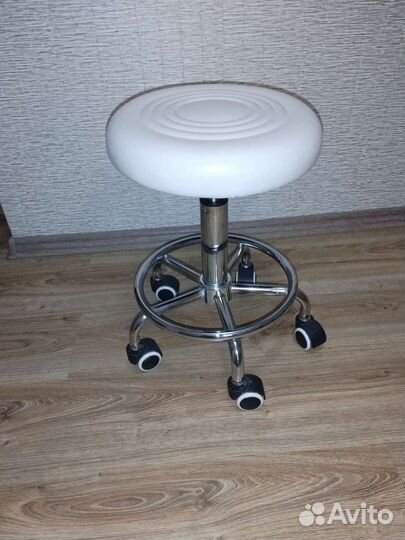 Продаю маникюрный стул