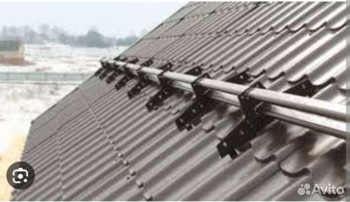 Установка снегозадержателей и водосточки