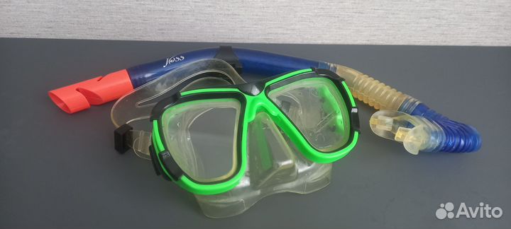 Маска с трубкой для плавания