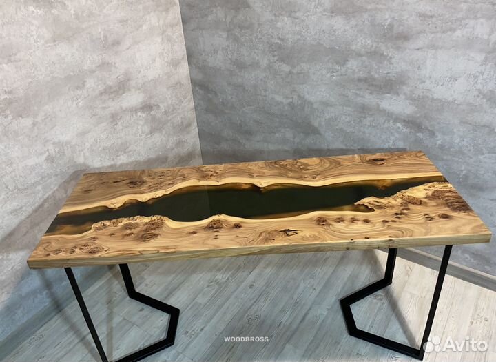 Стол из Эпоксидки и массива дерева от производител