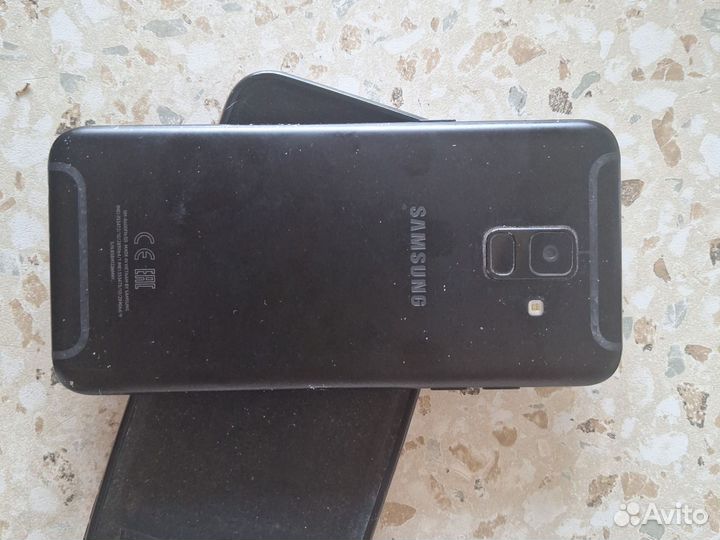 Samsung Galaxy A6, 4/32 ГБ