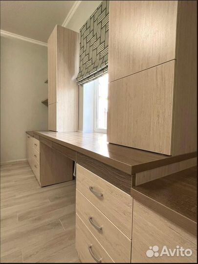 Рабочая зона у окна от производителя