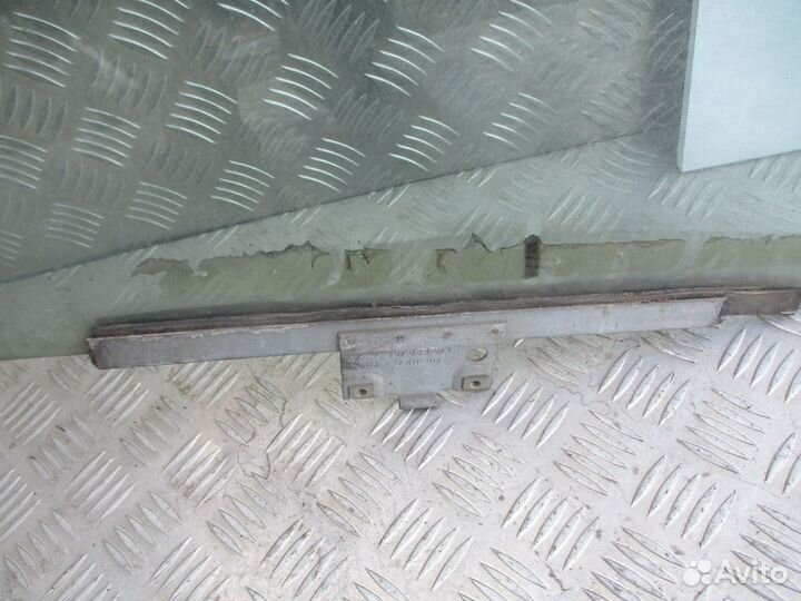 Стекло двери передней VW Transporter T4