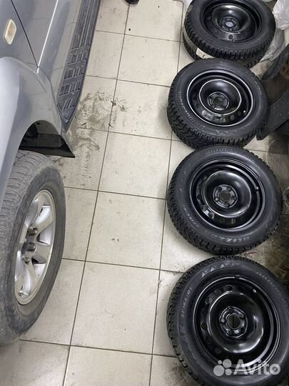 Bridgestone Blizzak Spike-01 195/60 R15 88T