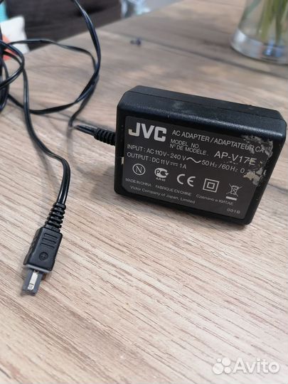 Зарядное устройство для видеокамеры JVC