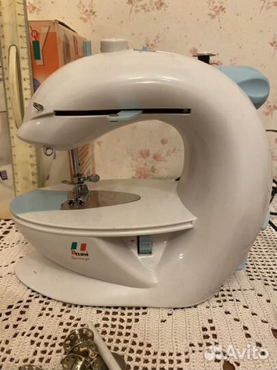 Маленькая швейная машинка