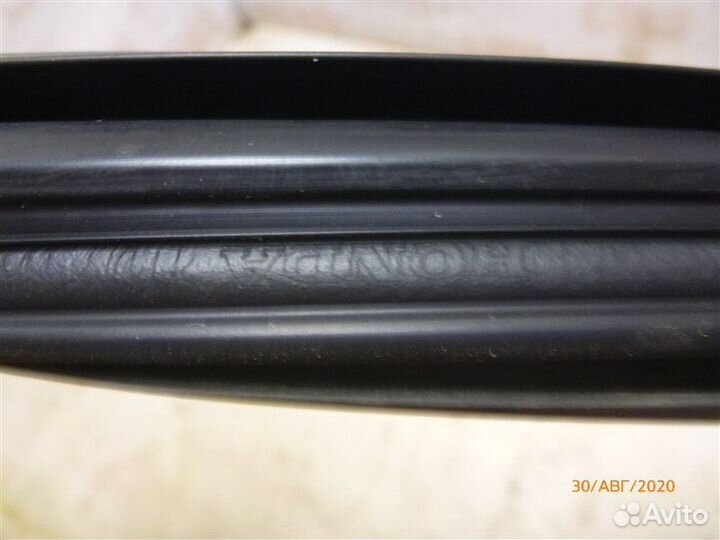 Уплотнительная резинка стекла передняя правая