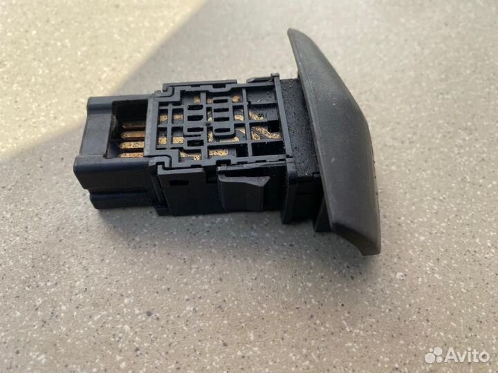 Кнопка аварийки Nissan Primera P12