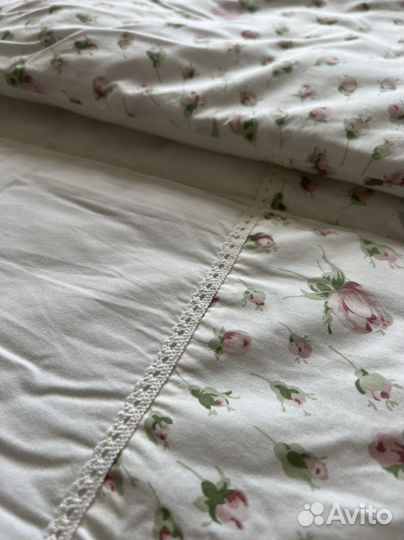 Бортик на детскую кроватку бренда Blumarine