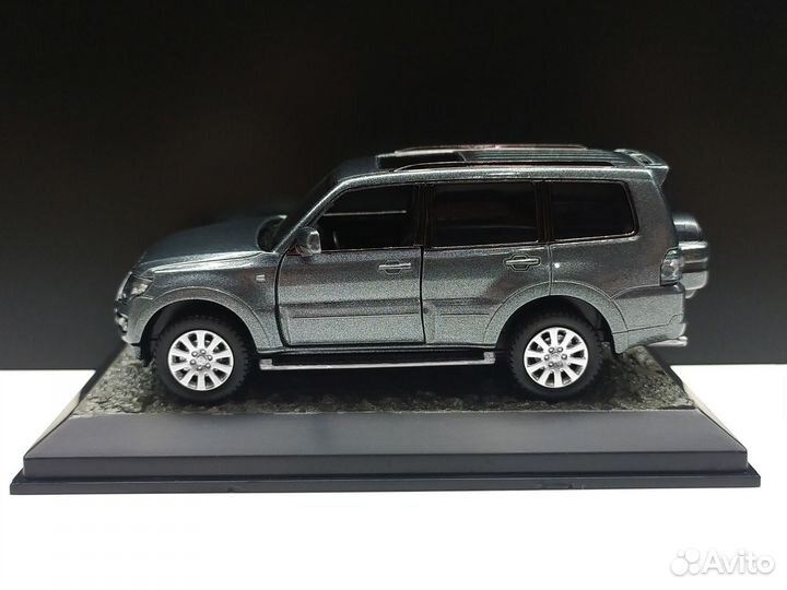 1:43 Mitsubishi Pajero Gray