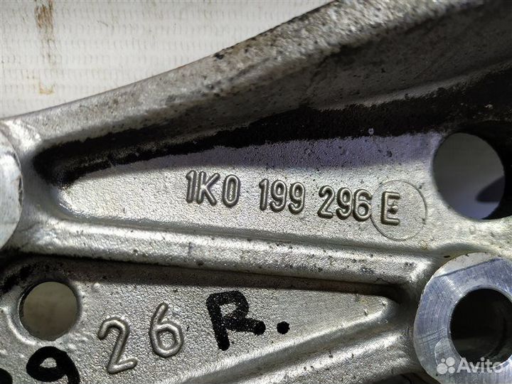 Крепление рычага подвески переднее правое Audi A3