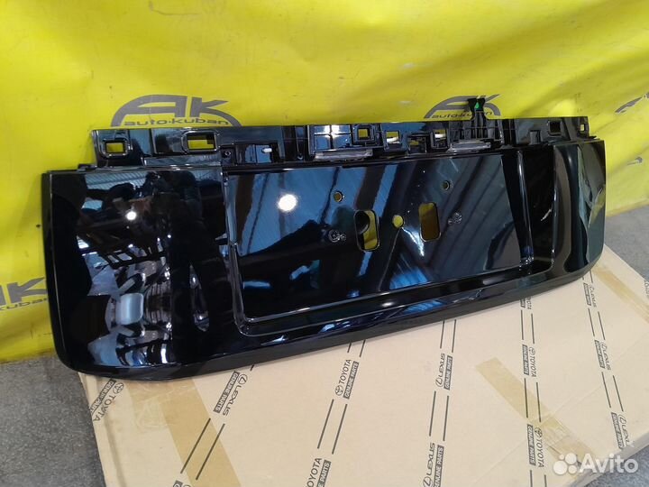 Накладка крышки багажника Toyota Land Cruiser Prado 150 2017+ новый оригинал