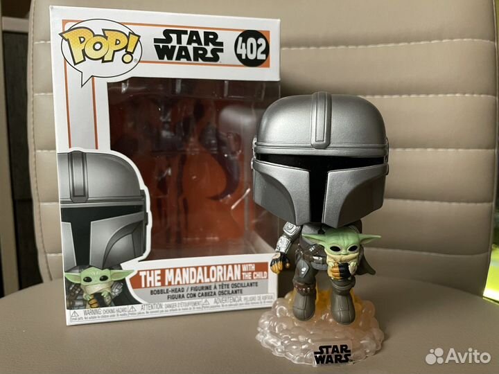Funko pop The mandalorian with the child 402