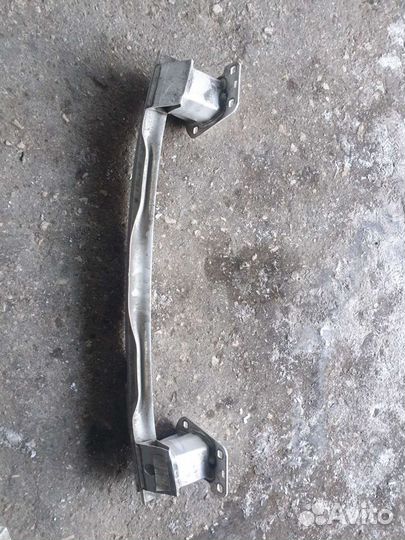 Audi q7 усилитель заднего бампера